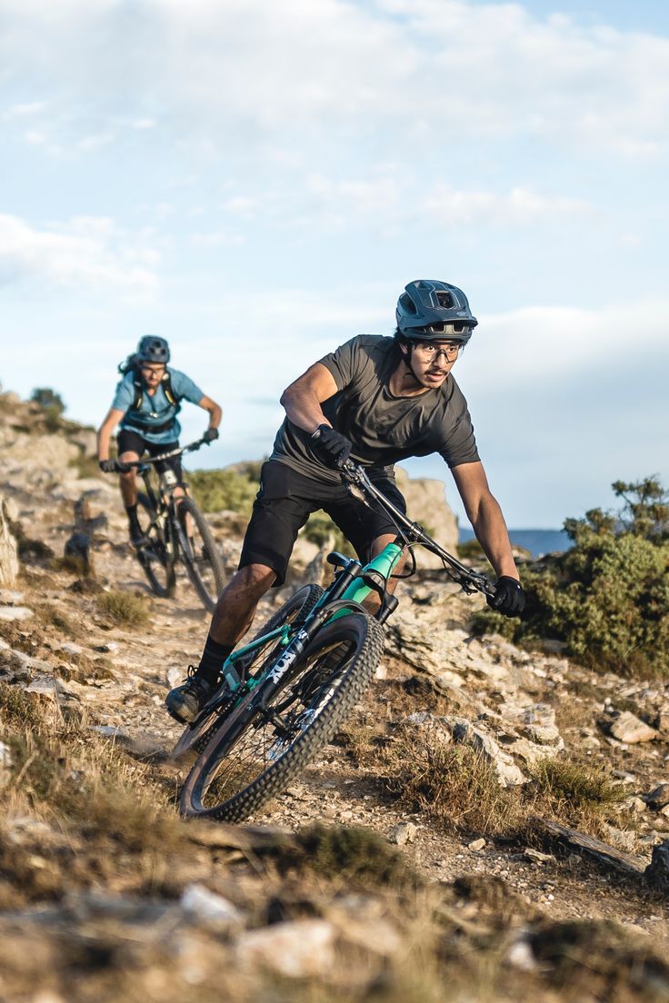 Tuvalum mountain bike riders